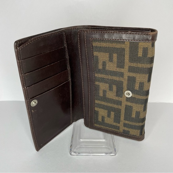 SOLD Vintage Fendi Wallet - Picture 6 of 13